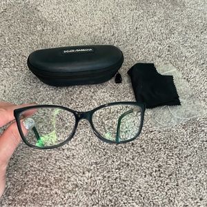 Dolce & Gabanna eyeglasses Right eye: +0.50 -0.75 073
Left eye: +0.50 -0.75 093